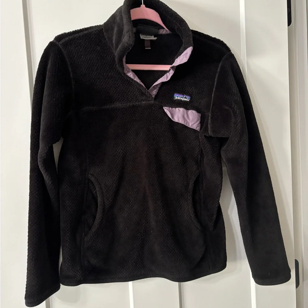 Patagonia Re-tool Snap-T pullover Black Fleece with Purple Trim, flawed‎ SZ S